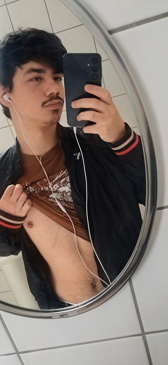 EduhSques's tweet photo. Precisando d novos pircing https://t.co/ELDP9GTma1