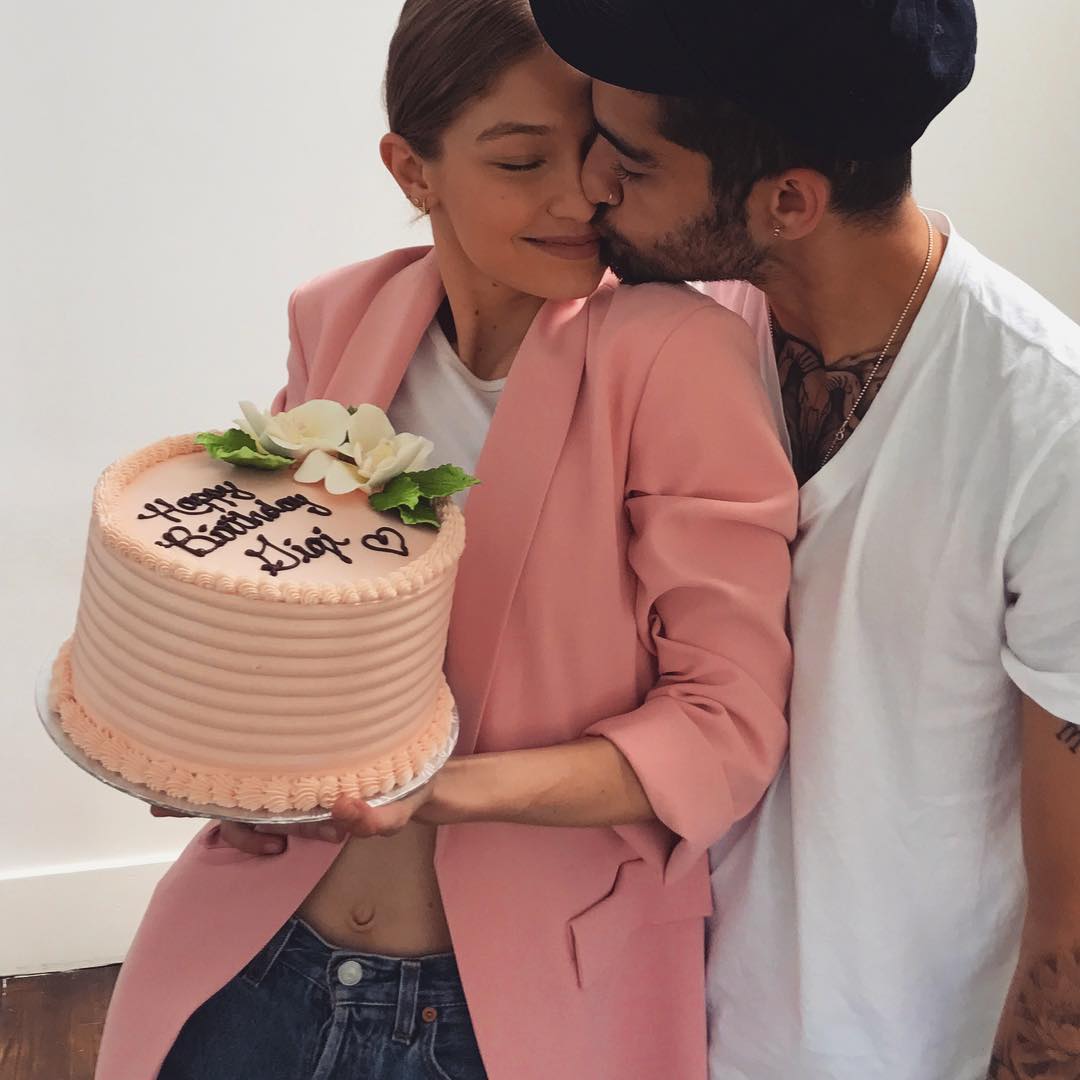 bradfordbadboyb's tweet image. R years ago today pic with #zayn and #gigi 
Celebrating #birthday #gigihadid