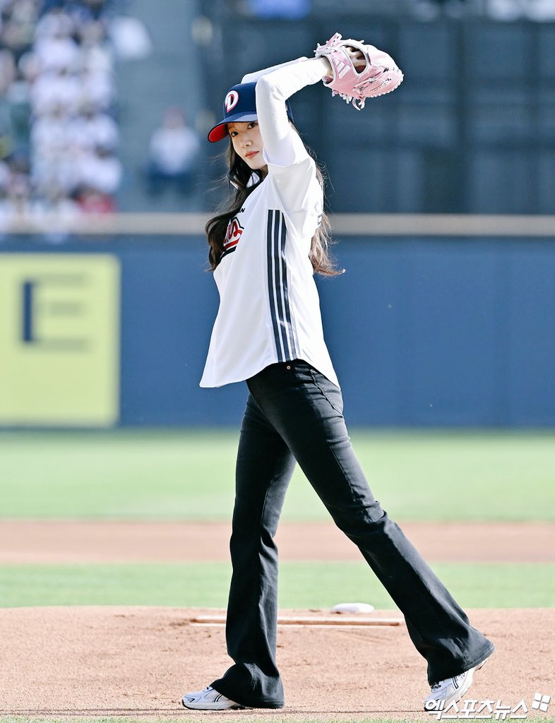 𝐘𝐨𝐨𝐧𝐀 𖹭 tweet media