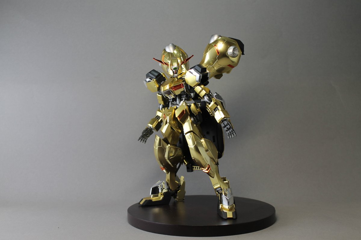 GUNpla_san's tweet photo. 第12回 過去作紹介
1/100 ガンダム・グシオン
ゴールドメッキをベースに、あえて艶消しで上品に仕上げました。
重厚なフォルムと落ち着いた質感のギャップがポイントです。
#gunpla
#gundam
#plamodel
#ガンプラ https://t.co/1KJAVHw7dV