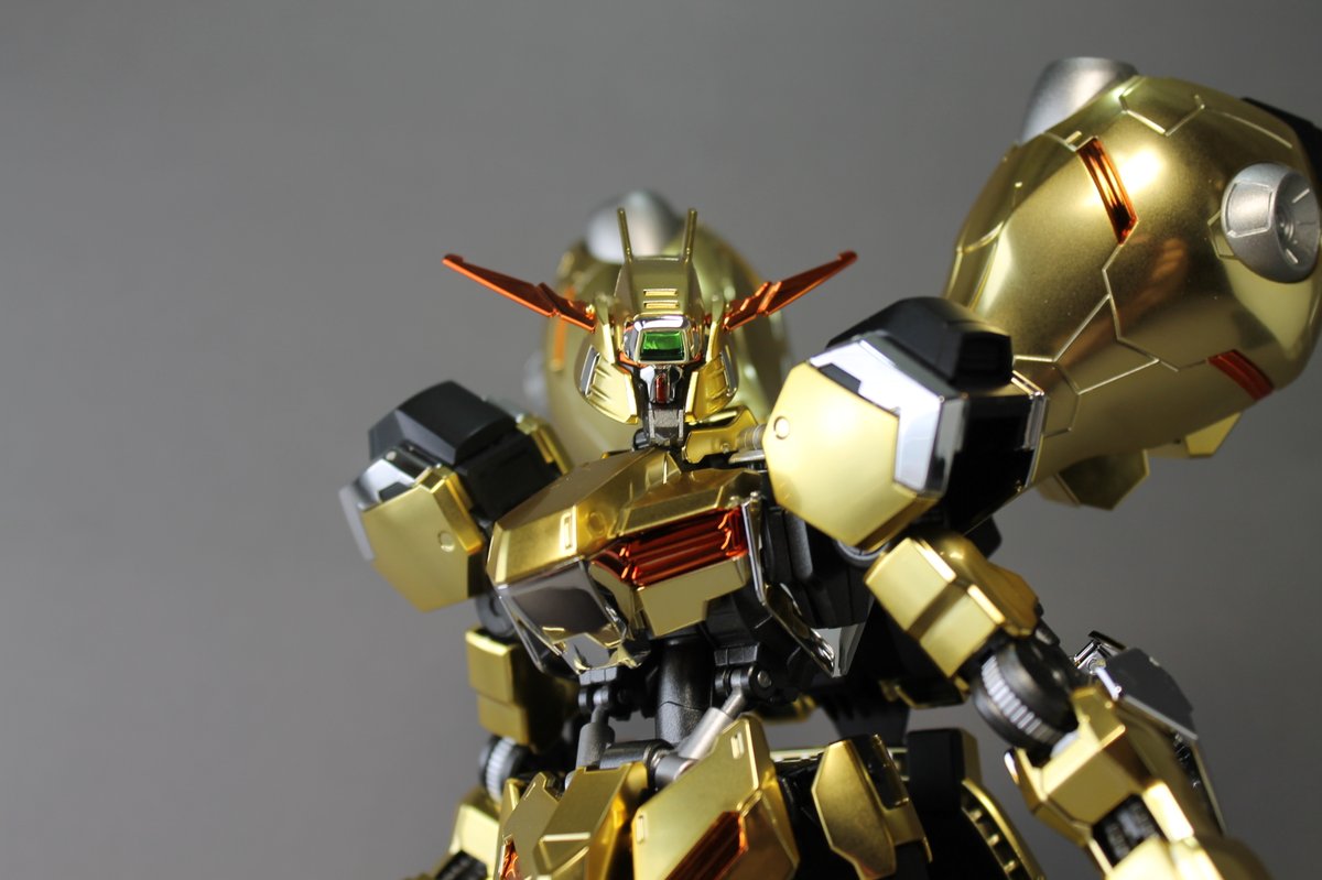 GUNpla_san's tweet photo. 第12回 過去作紹介
1/100 ガンダム・グシオン
ゴールドメッキをベースに、あえて艶消しで上品に仕上げました。
重厚なフォルムと落ち着いた質感のギャップがポイントです。
#gunpla
#gundam
#plamodel
#ガンプラ https://t.co/1KJAVHw7dV