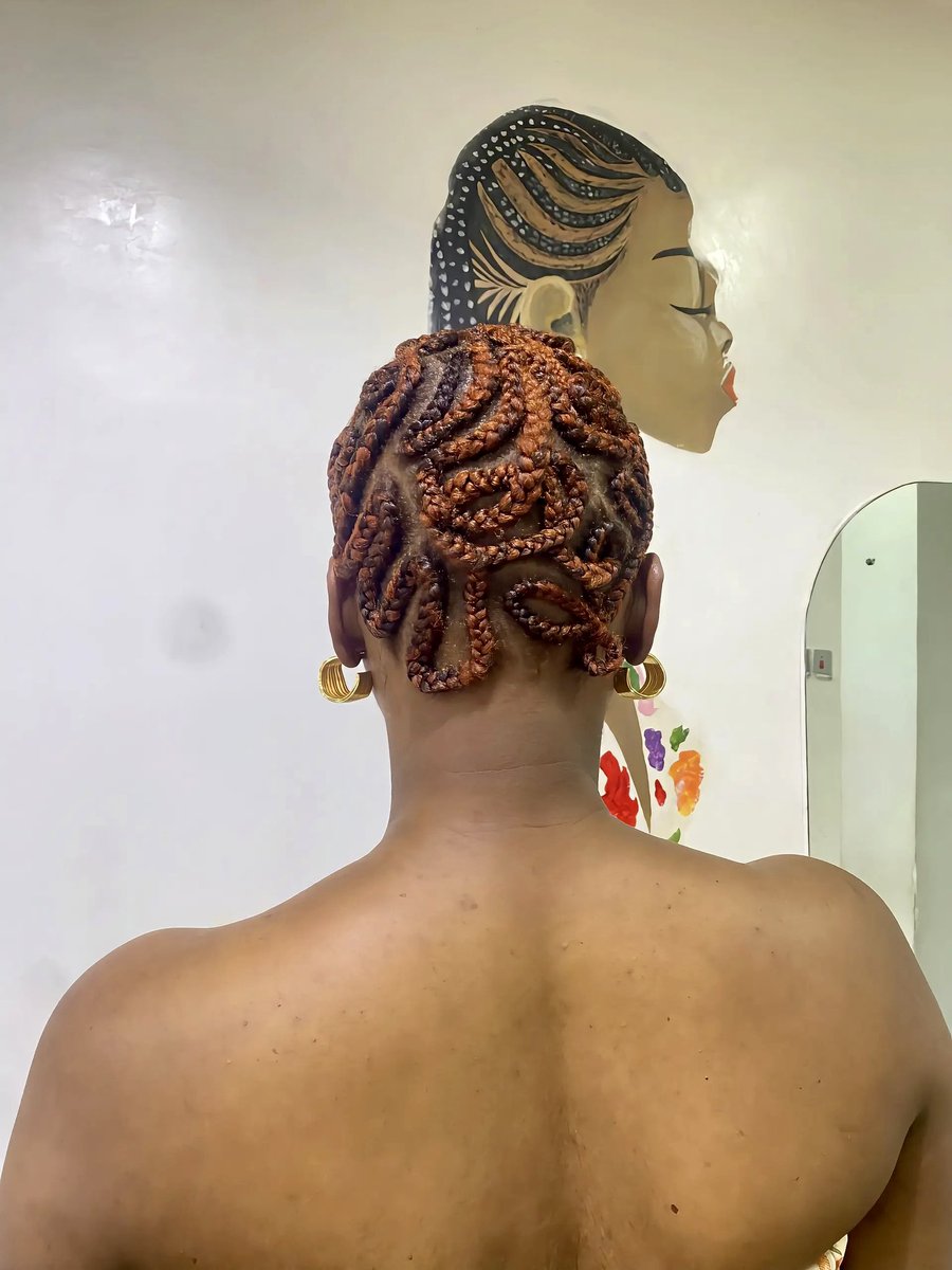 onaturalsbeauty's tweet image. Elegance woven into every braid, confidence shining from every angle. A crown crafted with care, culture, and creativity because beauty is an art, and you’re the masterpiece. ✨

#cornrows