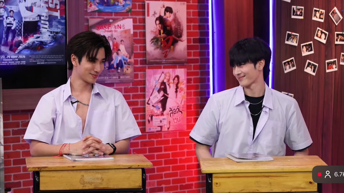 Trend for SANTA tweet media