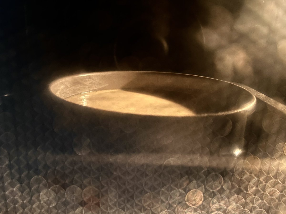 そんな顔をするでない、お若いの。
深夜に直径15cmのプリンを焼く事でしか得られぬ栄養という物があるのじゃよ🍮 #突撃となりの狛ごはん #okashi #sweets #cooking #ryouri