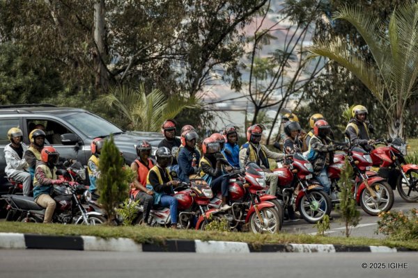 Si ngaho! 

Moto zikoresha lisansi zigiye gukumirwa ku isoko ry’u Rwanda

Umunyamabanga wa Leta muri Minisiteri y’Ibikorwaremezo, Amb Jean de Dieu Uwihanganye, yatangaje ko moto zikoresha lisansi cyangwa mazutu zigiye guhagarikwa kwinjira ku isoko ry’u Rwanda, abantu bakayoboka