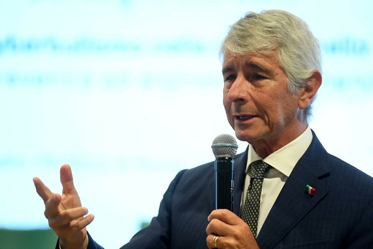 Andy_Calcio's tweet photo. El gobierno italiano se ha mostrado en contra de la posible clasificación administrativa de Italia al Mundial.

- Andrea Abodi (Ministro de deportes): "En primer lugar, un posible repechaje de Italia en verano no es posible, y en segundo lugar, no es apropiado. Debemos clasificarnos en el terreno de juego".

- Luciano Buonfiglio (Pdte del CONI): "En primer lugar, no creo que sea posible, y en segundo lugar, me sentiría ofendido. Hay que merecerlo para ir al Mundial".

- Giancarlo Giorgetti (Ministro de economía): "Hoy leo que el enviado de Trump quiere readmitir a Italia en el Mundial: me parece vergonzoso. Me avergonzaría ingresar de esa manera".