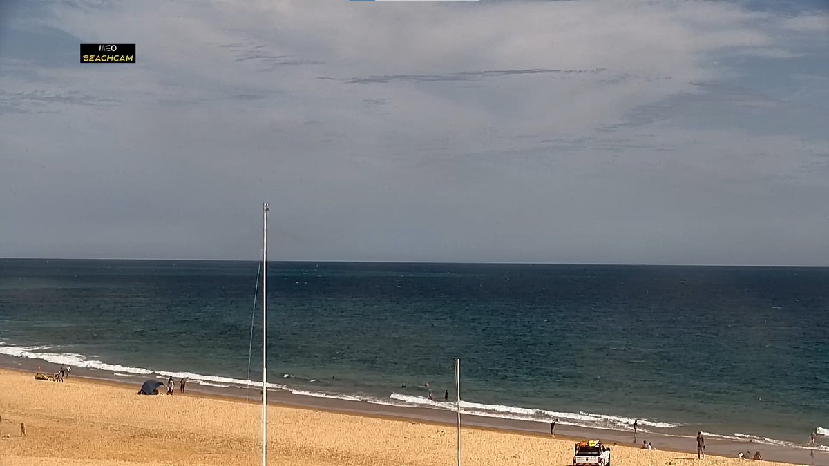 75Alcaide's tweet image. 🇵🇹22/04: Praia da Luz, #Lagos, #Algarve.
(Imagens entre as 16:14 e 16:25.)

Umas das praias mais famosas do Mundo.
Apresentou-nos hoje este céu e horizonte.
