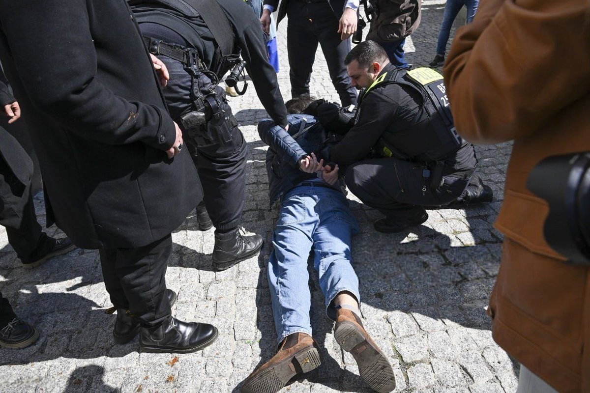 GhostVariable tweet media