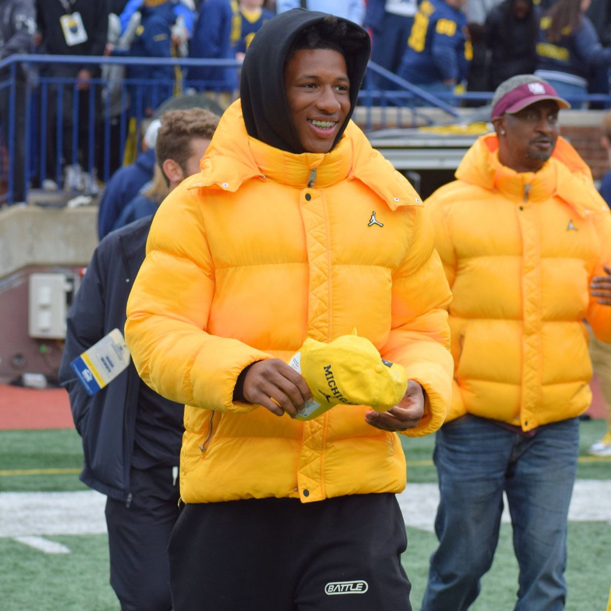 ethanmmcdowell's tweet photo. Michigan sent 7 (!!) coaches to meet with elite in-state WR Dakota Guerrant at Harper Woods High today. 〽️👀

The Wolverines are doing everything they can to keep him home. 

More here: https://t.co/NKSFuzeRqF https://t.co/NFn0naUHpg