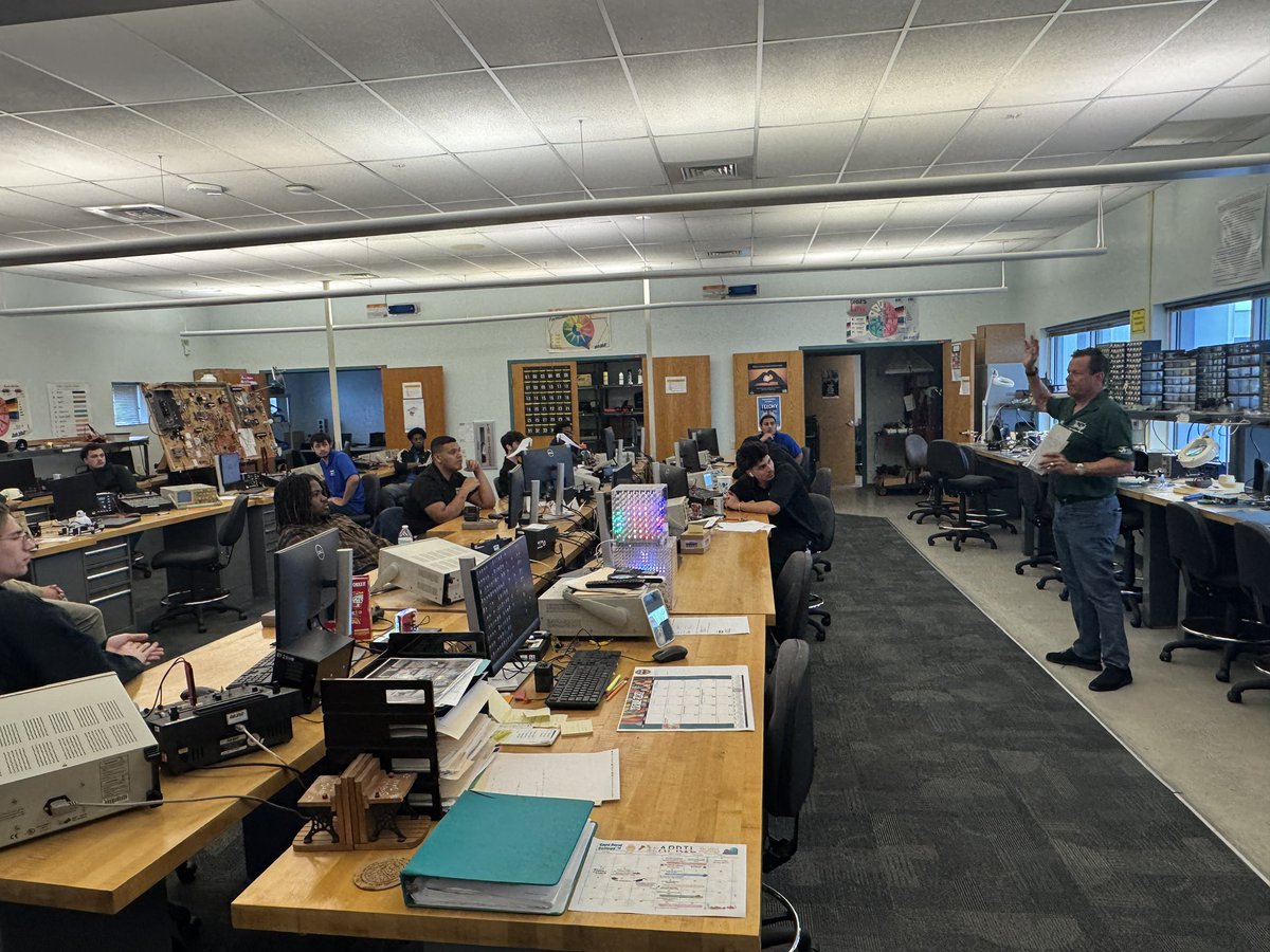 ARCCTC's tweet image. Thank you to Joel Brow from Coastal Energy Water, Air @CEWARainsoft for speaking with our Electronic Technology  class about opportunities in your #service division. Looking forward to having you back on campus in 2 weeks to speak with our Digital Design/Marketing students!