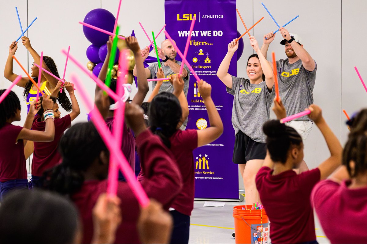 LSU National L Club tweet media