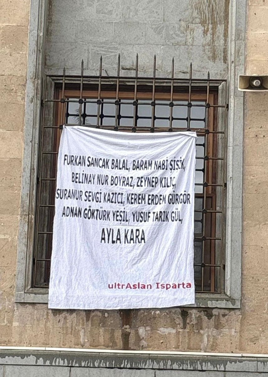 uAIsparta's tweet photo. 23 Nisan’da çocuklarımızın bayram sevincini paylaşırken, yüreğimiz Kahramanmaraş’taydı…
Henüz hayatlarının baharındayken bizden koparılan öğrencilerimizi ve emekleriyle geleceğe ışık olan kıymetli öğretmenlerimizi saygıyla,rahmetle ve derin bir üzüntüyle anıyoruz.
#uAYurtiçi https://t.co/Zj4xMJr055