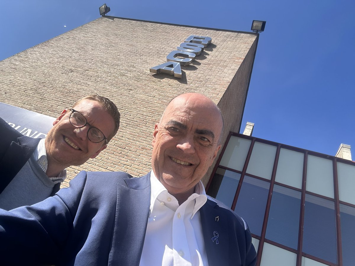 LucColemont's tweet photo. Het is en blijft een unieke locatie, niet alleen voor 💜⚽️, maar ook voor uitstekend ‘Alychlo-congres’ over Communicatie &amp; Marketing 🍀

Txs @CouckeMarc &amp; @rscanderlecht 🙏
Heb er samen met onze @StopDarmkanker co-CEO @VandijckD veel opgestoken!

#kennisdelen 👍 https://t.co/FN5OcR9f4T