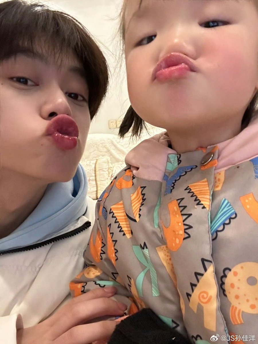 izzznoe's tweet photo. 아양이랑 아양이동생 너무 졸귀둥이 https://t.co/z2TTsxvpFn
