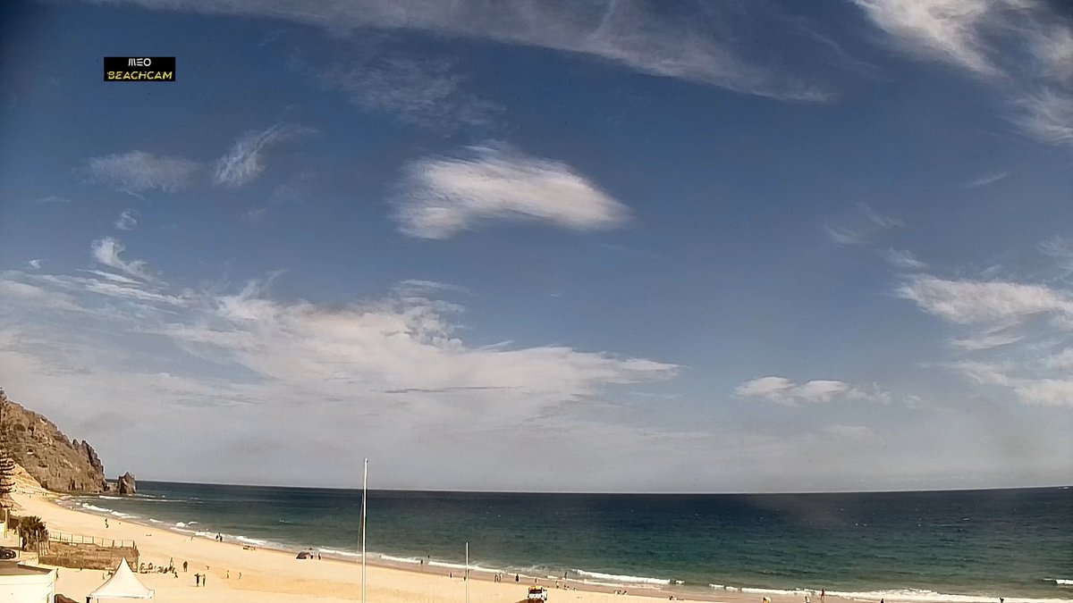 75Alcaide's tweet image. 🇵🇹22/04: Praia da Luz, #Lagos, #Algarve.
(Imagens entre as 16:14 e 16:25.)

Umas das praias mais famosas do Mundo.
Apresentou-nos hoje este céu e horizonte.
