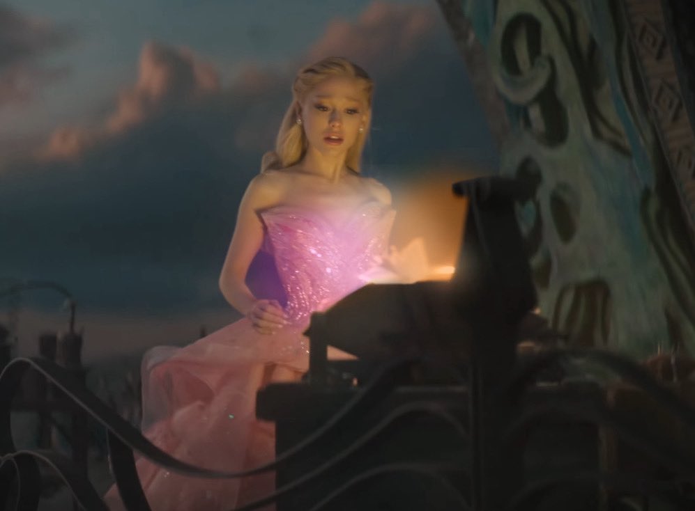 lorena ౨ৎ | iso ariana london ticket tweet media