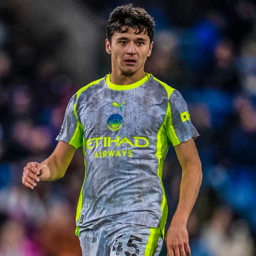 eurofootcom's tweet photo. 🇺🇿😳 Abdukodir Khusanov's heat map against Burnley. 22-years-old. 💎 

In the match, he had 100% aerial duels won, 67% ground duels won, 93% pass accuracy and 10 defensive contributions. 🧱 https://t.co/SANei6my5a