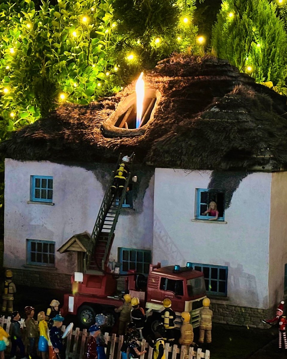 verytinytweets's tweet photo. Our iconic burning house on fire looks great during the day but even better at night during our special evening illuminations. 🏡🔥🧯

EVERY FRIDAY EVENING APRIL TO OCTOBER https://t.co/njZFTNzZK1

#modelvillage #miniature #devon https://t.co/zYACXx1oxy