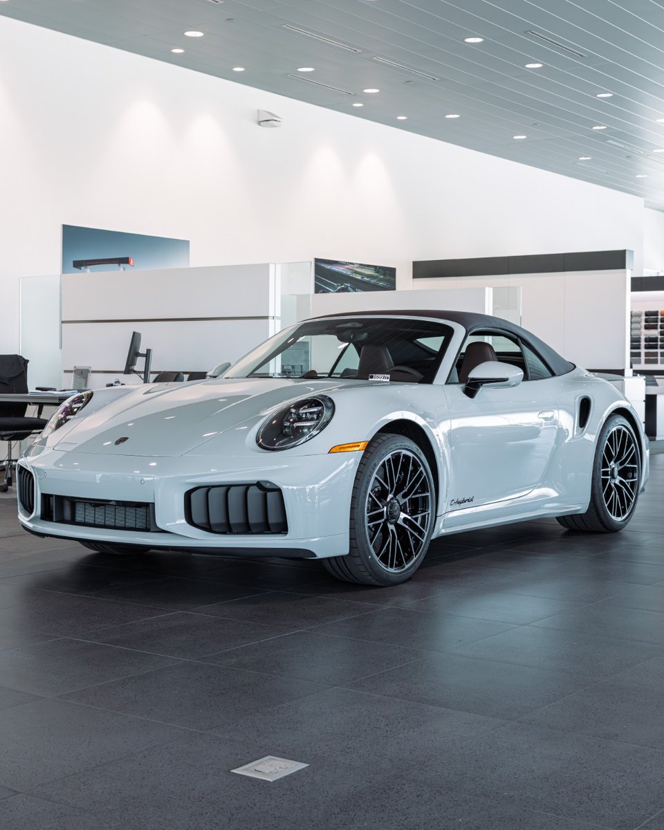 PorscheRiversid's tweet image. The 2026 911 Turbo S Cabriolet needs no introduction. I mean, just look at it.😍#porscheriverside #riversideporsche #porscheusa #porschedealer #porscheexperience #riverside #inlandempire #porschelife #porschelove #porscheclub #porsche #porscheturbo