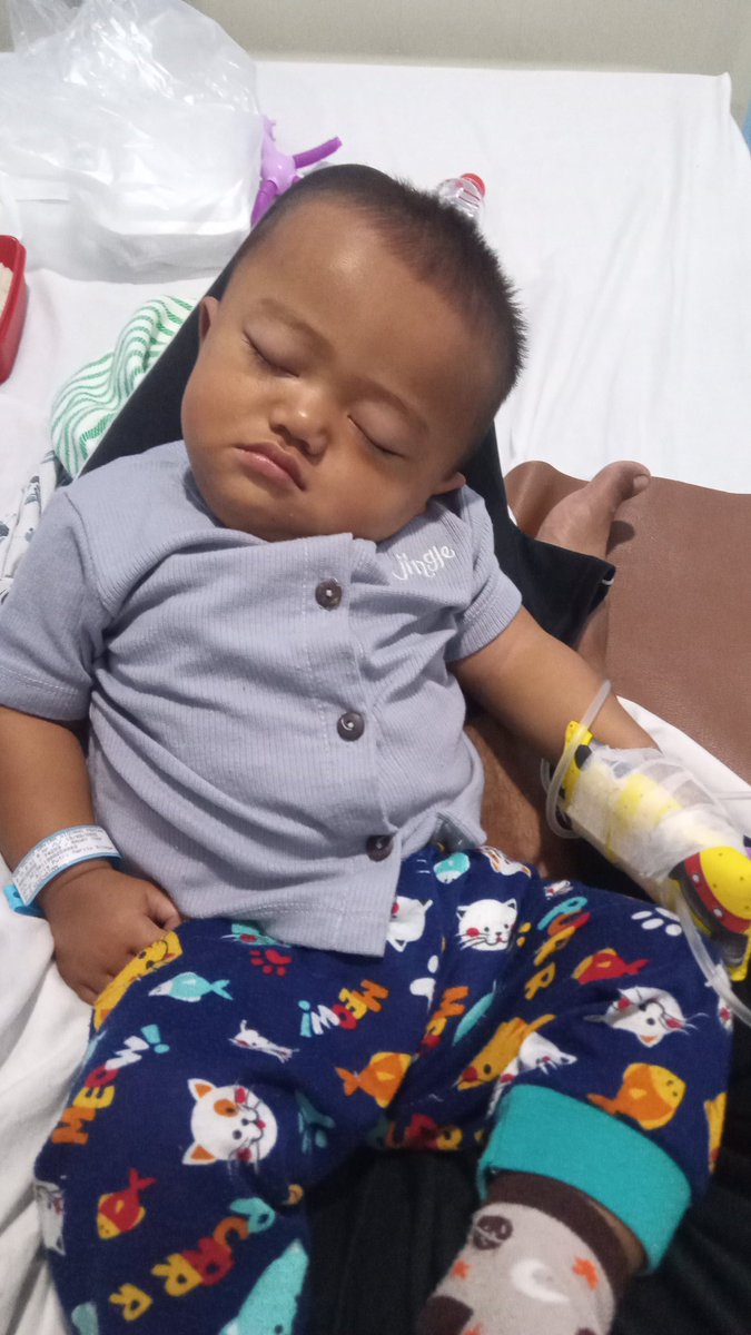 aeprtma's tweet photo. allhamdulilah ya allah sehat lagi teu tega pisan ningali anak sorangan gering kena dbd dei 😭 https://t.co/9jJEUYxPCL