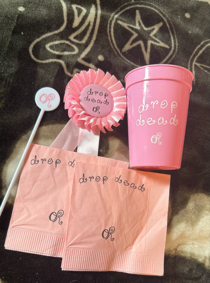 erin🪩 tweet media