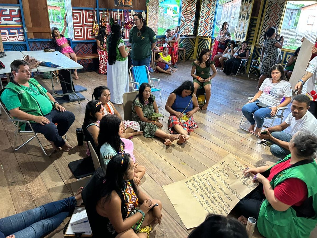 governo_acre's tweet image. A equipe da SEASDH está no Jordão levando oficinas e serviços de assistência social diretamente aos territórios indígenas. Uma ação fundamental para fortalecer direitos e garantir apoio às comunidades mais isoladas do nosso estado. 🤝✨ 
#Jordão #AssistênciaSocial #Acre