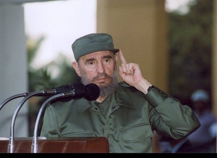 “La Revolución es una inmensa carreta que todos tenemos que llevarla sobre nuestros hombros, cargarla, arrastrarla..." #FidelPorSiempre #CubaEstáFirme  #MiFirmaPorLaPatria
