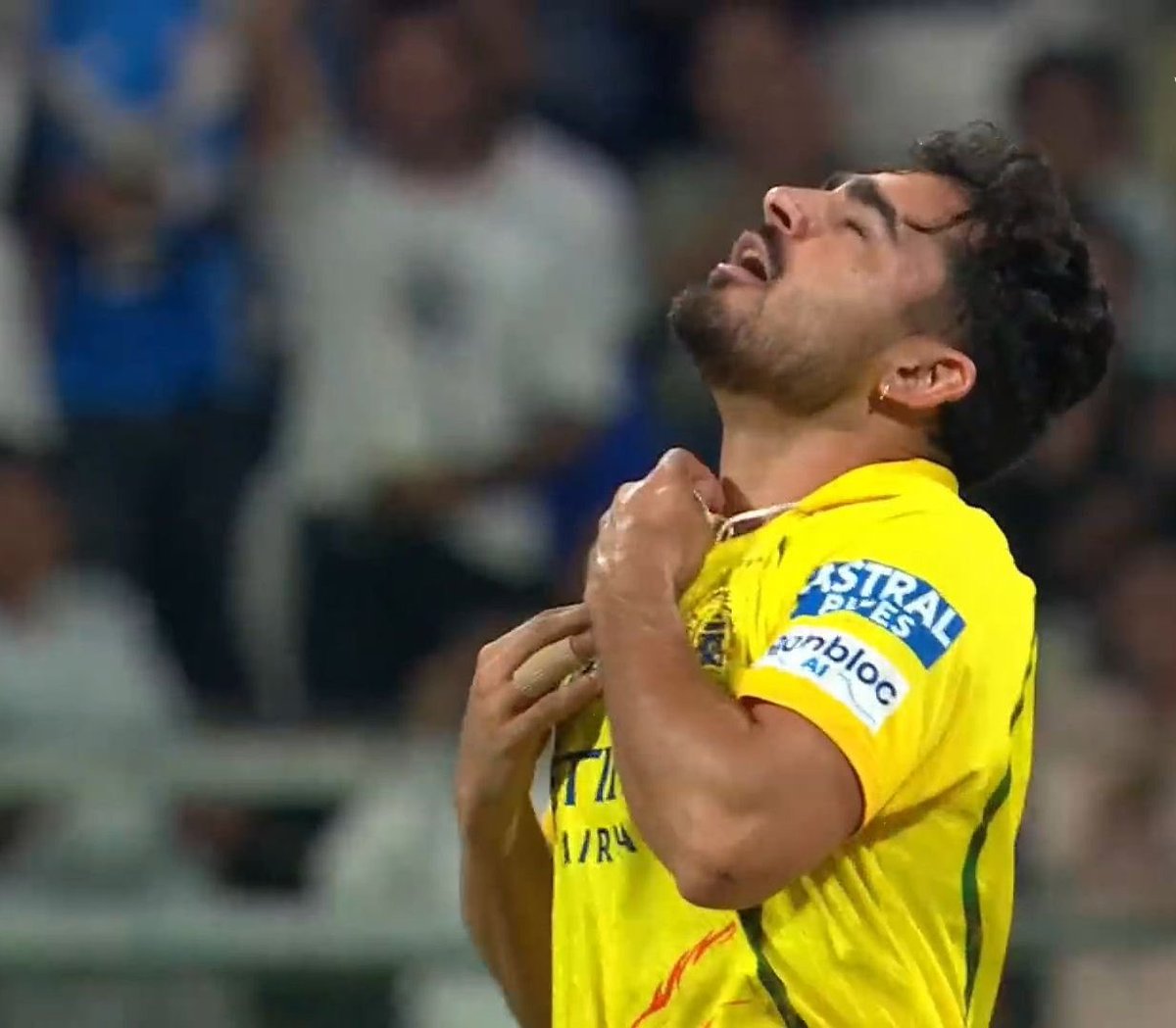 Today mukesh deserve all the credit 🥺it requires gut to handle your emotions 👏
 
#CSKvsMI