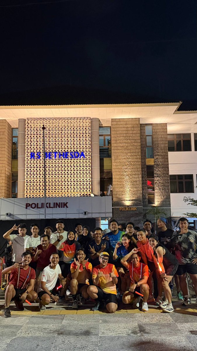 heebum1983's tweet photo. TNR malam ini sama Playon Jogja #larimalam #playonjogja #lari https://t.co/3cy4oOyP5r