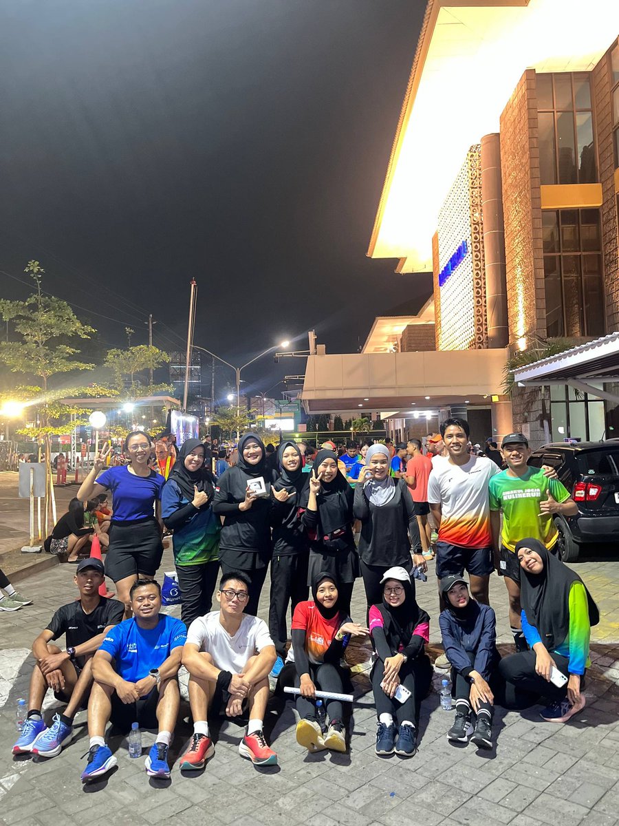 heebum1983's tweet photo. TNR malam ini sama Playon Jogja #larimalam #playonjogja #lari https://t.co/3cy4oOyP5r