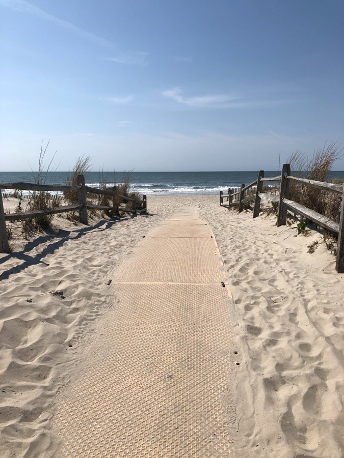 onlypaterson's tweet image. New Jersey shore, early spring, 2018.

#TimelessThursday #ThursdayVibes #photography #beach #JerseyShore