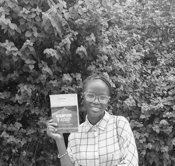 I have a couple of pictures of myself with a book.🤭
Happy World Book Dayyyyy <a href="/sacchiereads/">Sacchie | Book Influencer 🇳🇬</a> 📚🤭