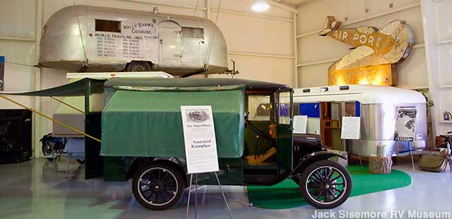 GoBizarreTravel's tweet image. Taking a detour through RV history at the Jack Sisemore Travel Museum in Amarillo! 🚐💨
If you’re cruising Route 66, you have to stop here and see how the "home on wheels" evolved.
#TravelTexas #RVLife #Route66 #Amarillo #VintageTravel #RoadTripUSA