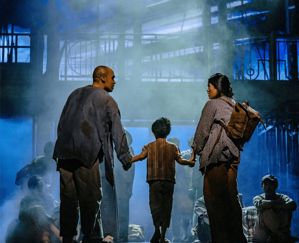 NorthWestEnd's tweet image. #REVIEW - @MissSaigonUK at @LiverpoolEmpire "Epic theatre" northwestend.com/miss-saigon-li…