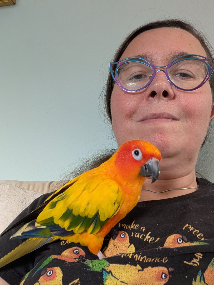 RandomCrap12's tweet photo. Chilling with Hoomom. She says thank you for the birthday wishes https://t.co/NC7MflRKNX