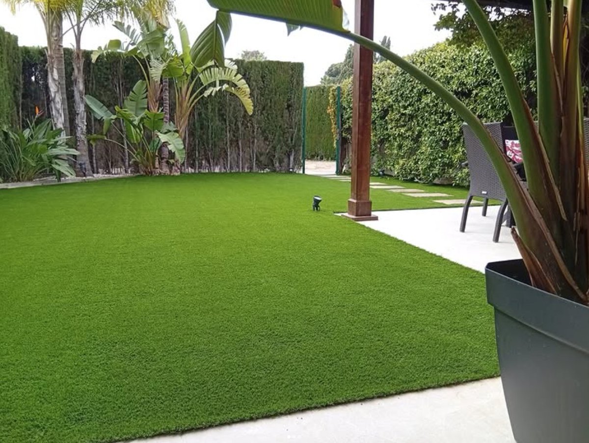👋 Jardines siempre impecables  💫

 ▶️ Con césped artificial tu jardín luce verde y elegante en cualquier estación.  🌿  Cada detalle cuenta, y un acabado cuidado convierte el espacio en un lugar acogedor para disfrutar y relajarse.  😍

 #eurocesped #cespedartificial