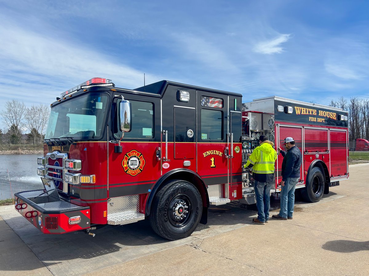 SiddonsMartin's tweet photo. White House FD had final inspection of their new Pierce Enforcer Pumper this week. We're as excited for the delivery of this great new rig! Thanks for your trust in Pierce and Siddons-Martin! #SiddonsMartinFamilly #firefighterschoosepierce #PierceMfg #fireengine #SiddonsMartinTN https://t.co/d76T5qOlGB