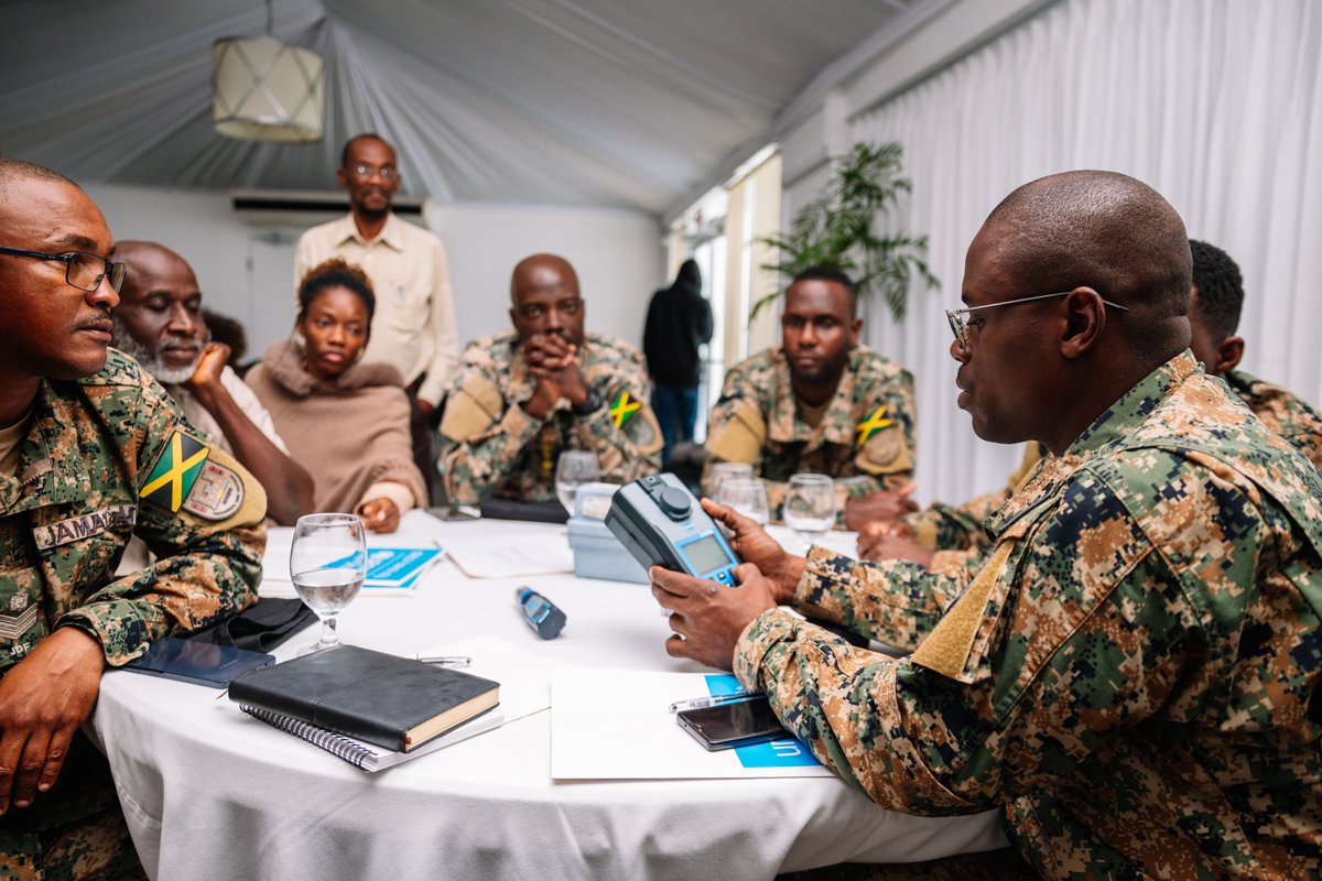 UNICEFJamaica's tweet image. On Apr 22, we launched day 1 of a hands‑on training for technical officers from @NWCjam, @RWSLJa, @FoodForThePoorJ, @JDFSoldier, @themohwgovjm &amp;amp; @odpem on operating &amp;amp; managing these mobile water units.

#EmergencyResponse