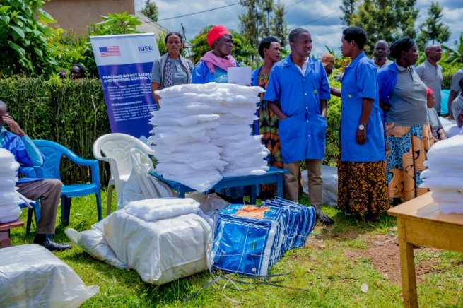 RBCRwanda's tweet image. Gahunda yo kureba ingamba zo kurwanya Malariya uko zifashe twitegura kwizihiza umunsi mpuzamahanga wo kurwanya Malariya, Ikigo Gishinzwe Ubuzima mu Rwanda, itsinda ry’Abanyamakuru n’abafatanyabikorwa bazikomereje muri @RwamaganaDistr.

Umuyobozi w'Akarere  @RadjabM yayoboye