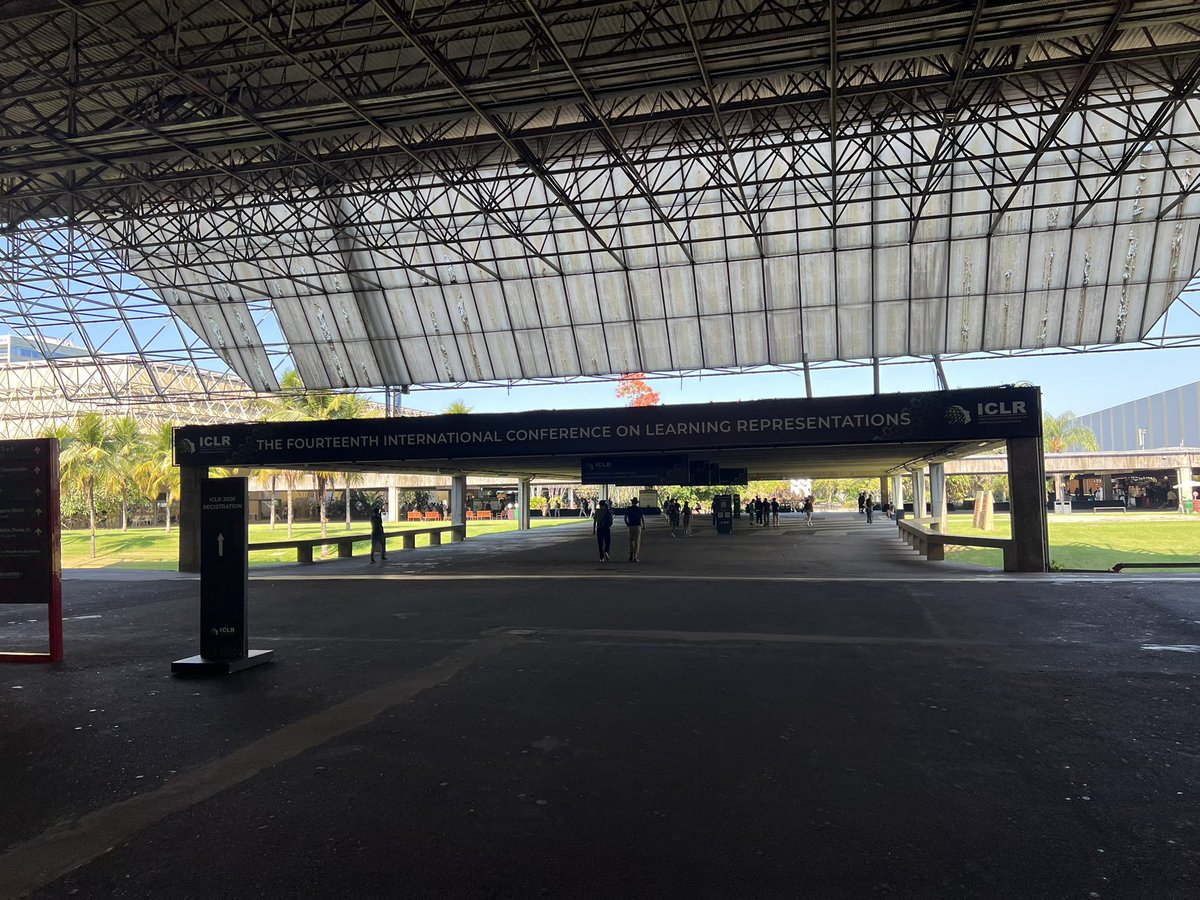 nukemusso's tweet photo. #ICLR2026 会場到着！
うちのラボからは2件の発表があります！
会場めちゃくちゃデカい！ https://t.co/Q8JRdYhoIv