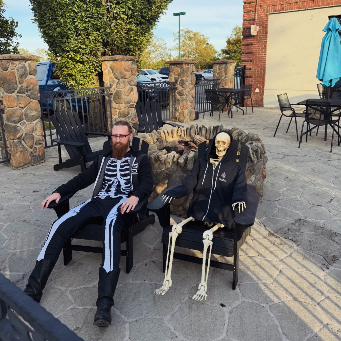 SpiresSocial's tweet image. He might be dead inside but he’s still got a lot of life to live! Happy Birthday, Jimmy!!! 🎉🍻
•
•
•
#beertender #birthdayboy #jimmyjames #beerinspires #asseenincbus