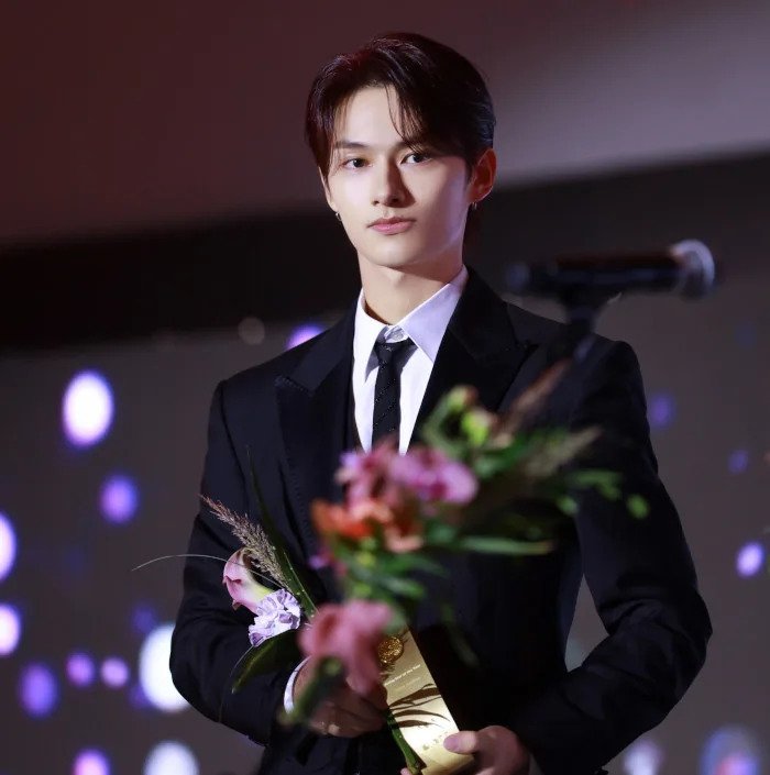 Awards won by actor Wen Junhui:

- New Performer of the Year Silver Award for The Pye Dog (2007 Hong Kong Film Directors' Guild Awards)
- Rising Star of the Year for Exclusive Fairytale (2023 Asia Contents Awards &amp; Global OTT Awards - BIFF)

#文俊辉 #wenjunhui #jun #준
