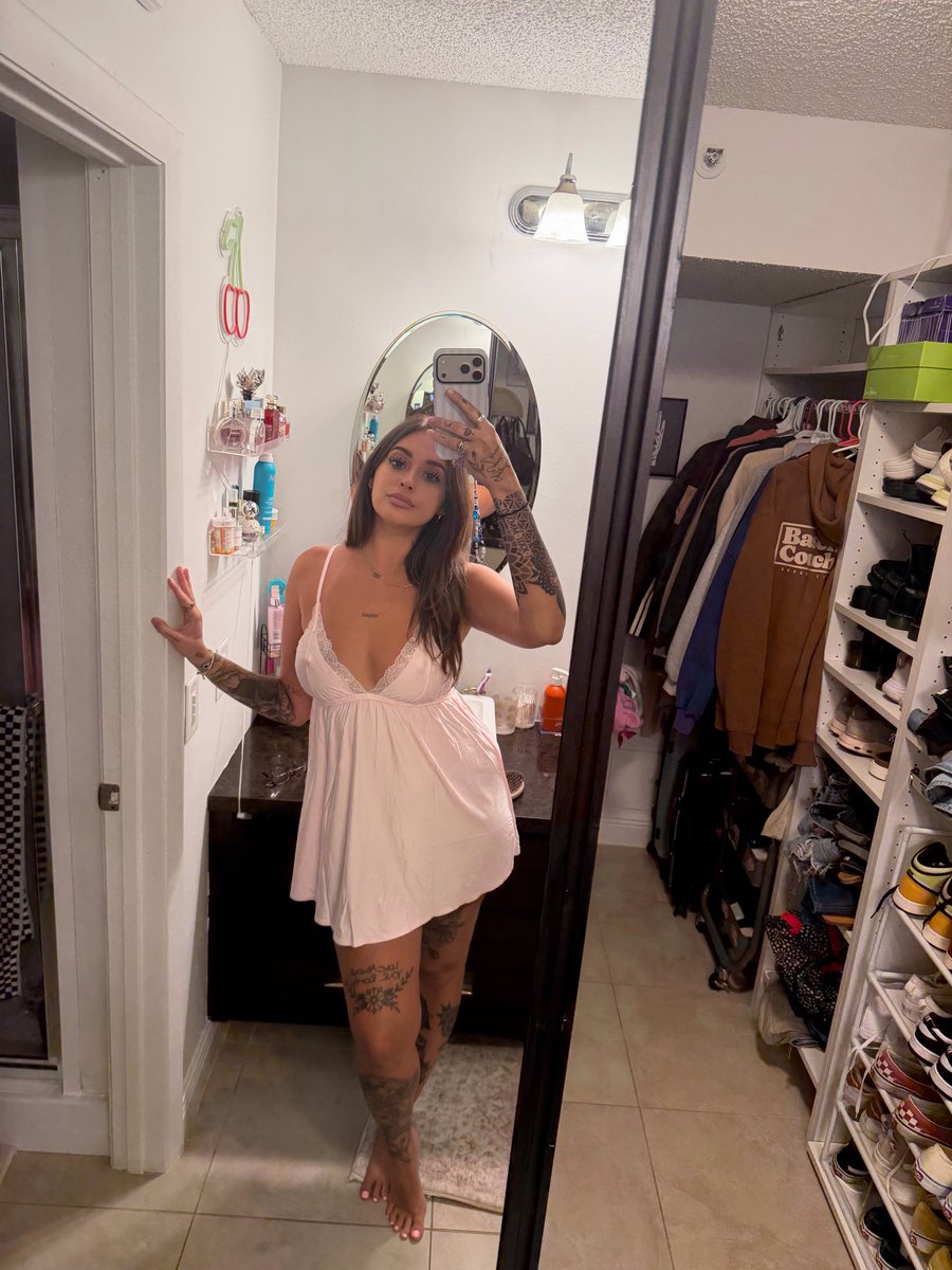 kbye424's tweet photo. Do you like my new sleep dress? 🤭 https://t.co/xdR6Q3F29Z