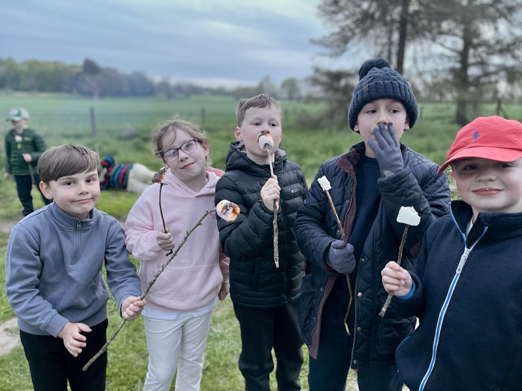 mr_stephenbates's tweet photo. Campfire songs and huge marshmallows 🔥 @winterfoldhs Year 4 #condoverhall https://t.co/2HlJYUY0t9