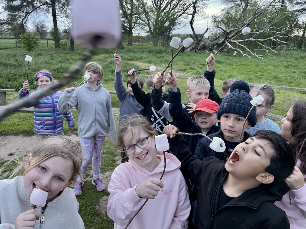 mr_stephenbates's tweet photo. Campfire songs and huge marshmallows 🔥 @winterfoldhs Year 4 #condoverhall https://t.co/2HlJYUY0t9