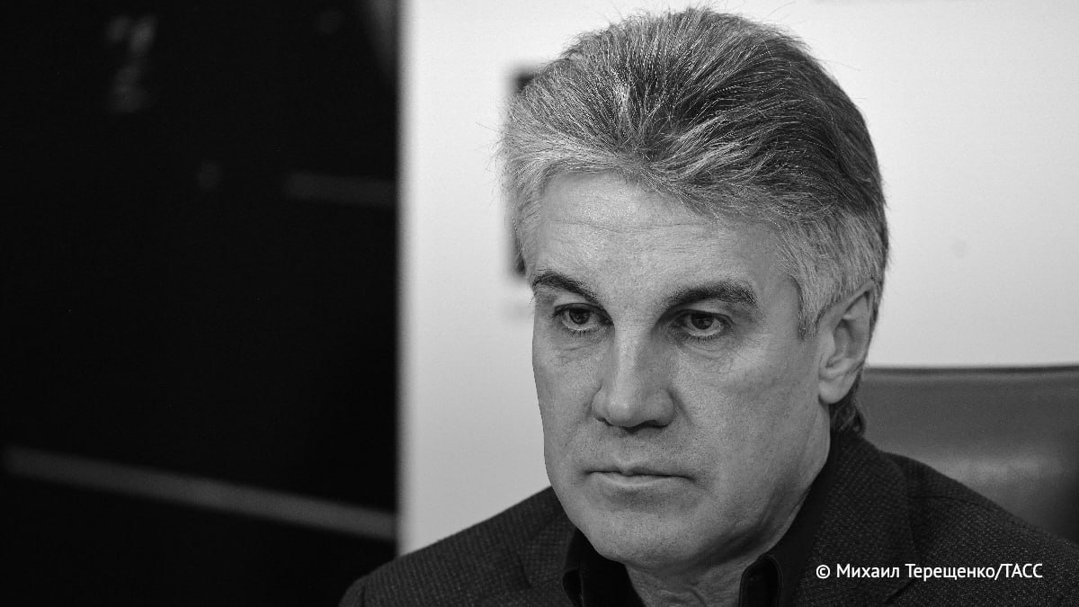 На 65-м году жизни умер ведущий Первого канала Алексей Пиманов, у него не выдержало сердце, сообщил телеканал.
Пиманов был не только ведущий первого канала. Он возглавлял медиахолдинг Минобороны "Красная звезда".
Соболезнование родным и близким. Светлая память😢🙏