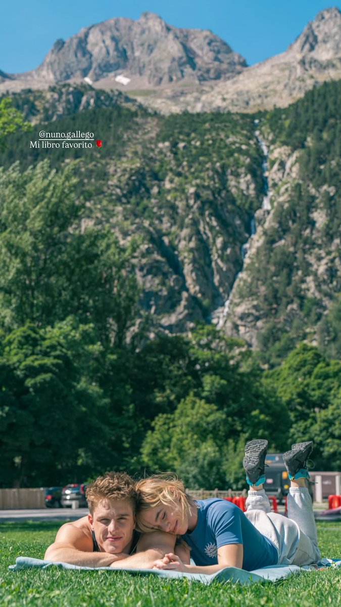 FOFOS! 🥰 — Clara Galle se declara para Nuno Gallego via Instagram stories

"Meu livro favorito 🌹"

📲| @/claaragalle