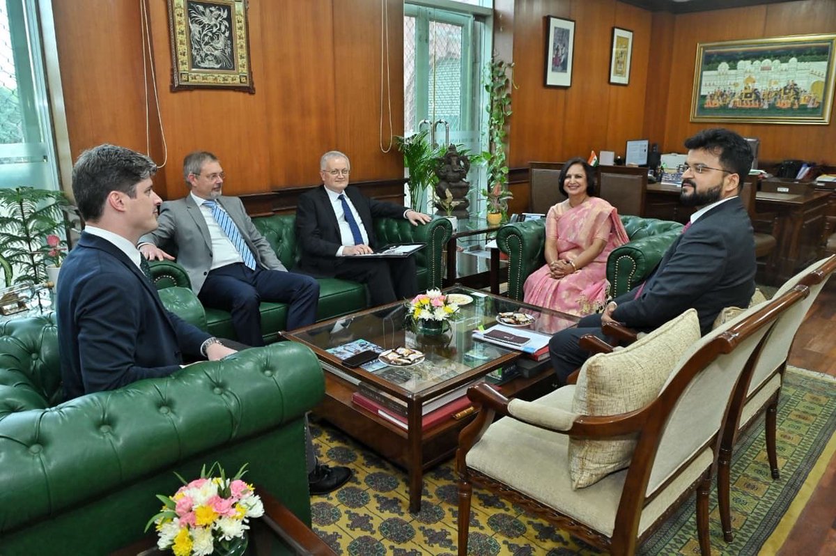 RusEmbIndia's tweet image. 🇷🇺🇮🇳 On April 23, on the sidelines of the #BRICS MENA Consultations in #NewDelhi, #Russia's Deputy FM Georgy Borisenko held meetings with Dr Neena Malhotra, Secretary (South), MEA, &amp;amp; Sripriya Ranganathan, Secretary (CPV &amp;amp; OIA), MEA.

👉🏻 t.me/RusEmbIndia/15…

#RussiaIndia