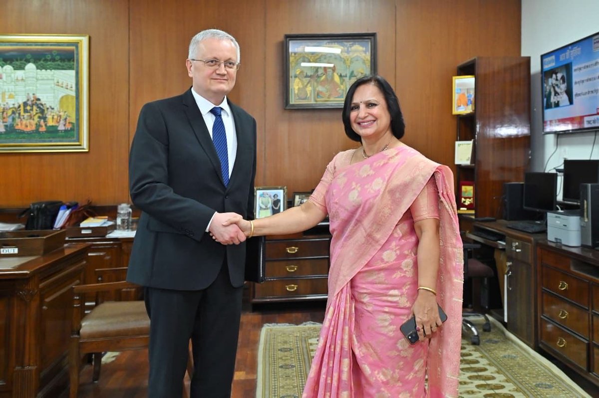 RusEmbIndia's tweet image. 🇷🇺🇮🇳 On April 23, on the sidelines of the #BRICS MENA Consultations in #NewDelhi, #Russia's Deputy FM Georgy Borisenko held meetings with Dr Neena Malhotra, Secretary (South), MEA, &amp;amp; Sripriya Ranganathan, Secretary (CPV &amp;amp; OIA), MEA.

👉🏻 t.me/RusEmbIndia/15…

#RussiaIndia