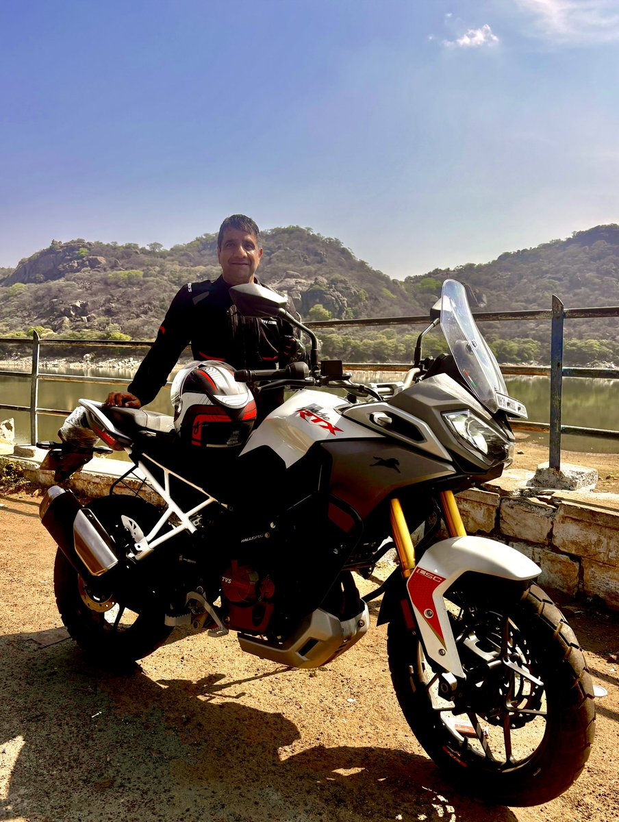 Vimalsumbly's tweet image. Throttle open. Mind clear.
Let the road do the talking.
#RideLife #ApacheRTX #Motorcycling #FreedomMachine